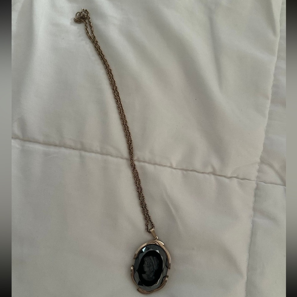 Silver and black cameo pendant necklace - Picture 3 of 3